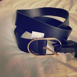 Forever 21 black belt with gold oval clasp